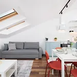 Trailside - By Upstairs 아파트 *