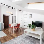 Trailside - By Upstairs 아파트 *