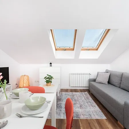 Trailside - By Upstairs Cracovie