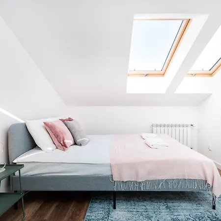 Trailside - By Upstairs Appartement